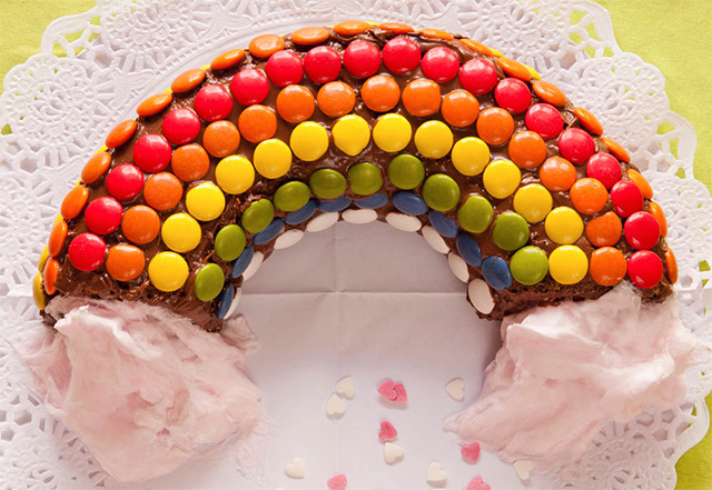 Torta arcoiris confites de colores