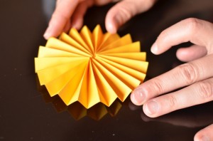Como hacer rosetas de papel