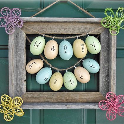 Cartel entrada con huevos decorados