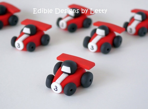 Pequeños autitos de fondant