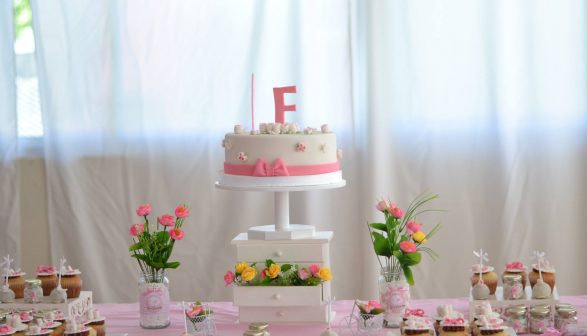 Un cumpleaños rosa y blanco