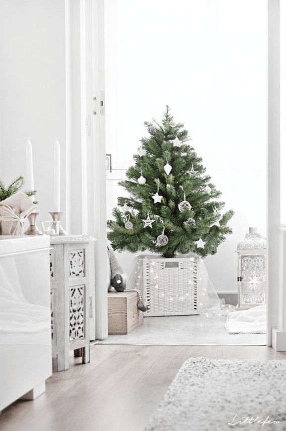 Decoración de Navidad en tonos blancos