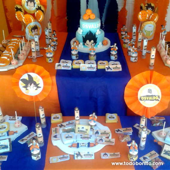 Mesa decorada temática de Dragon Ball