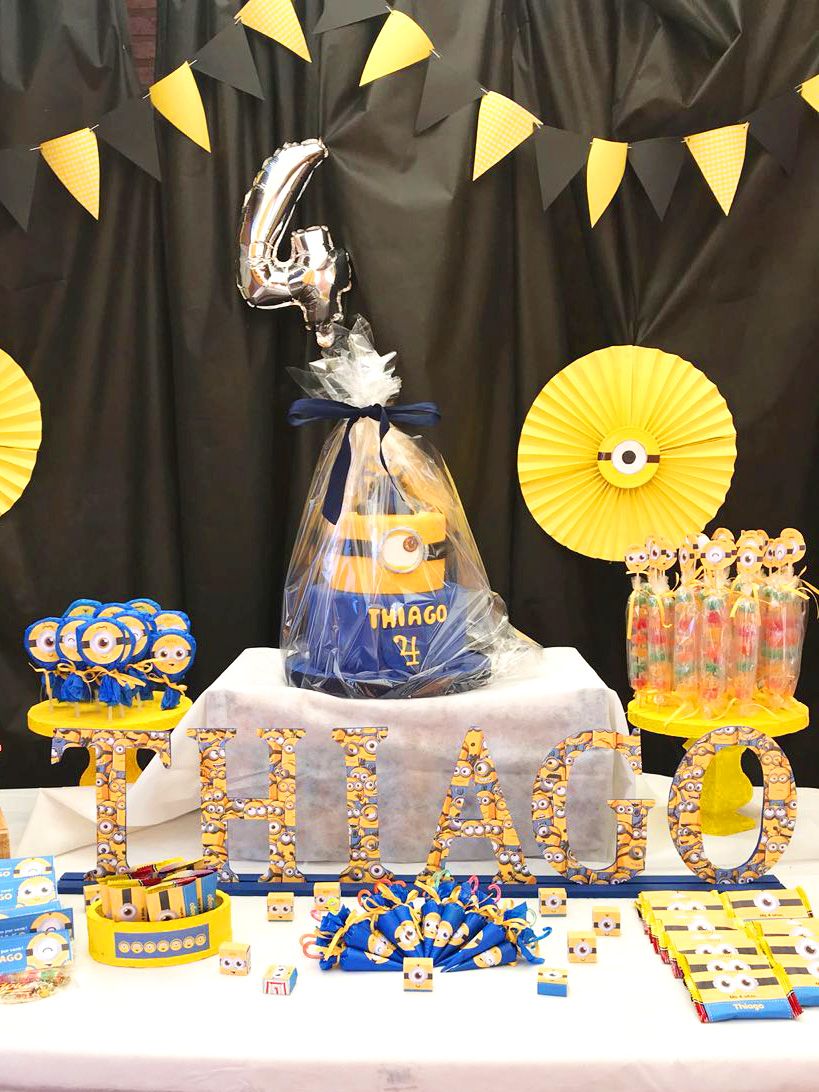 Deco con imprimibles Todo Bonito y torta de minions