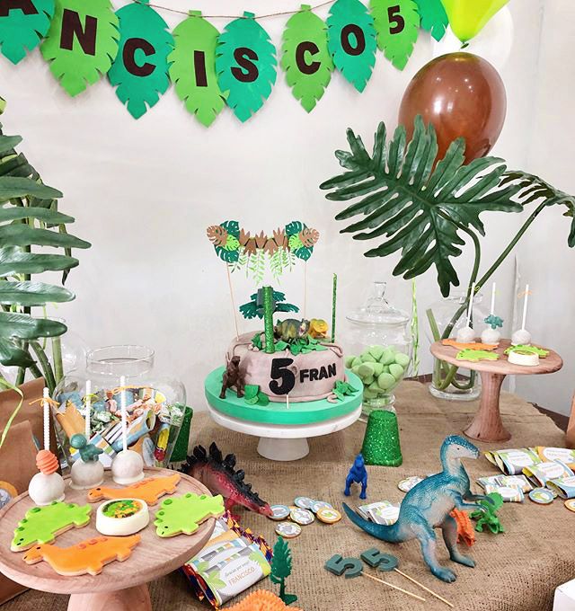 Torta de dinosaurios 