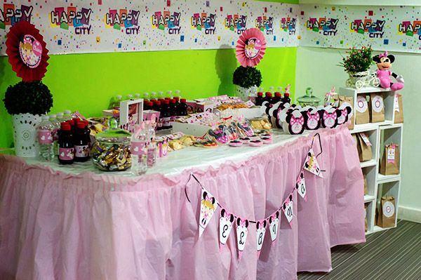 Mesa decorada con imprimibles para cumpleaños kit orejas de minnie rosa 