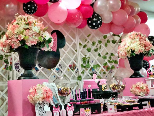 Mesa decorada con imprimibles para cumpleaños kit orejas de minnie rosa Mesa decorada con imprimibles para cumpleaños kit orejas de minnie rosa