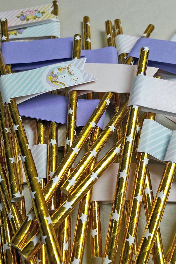 Bombillas doradas con detalles imprimible de banderín unicornio