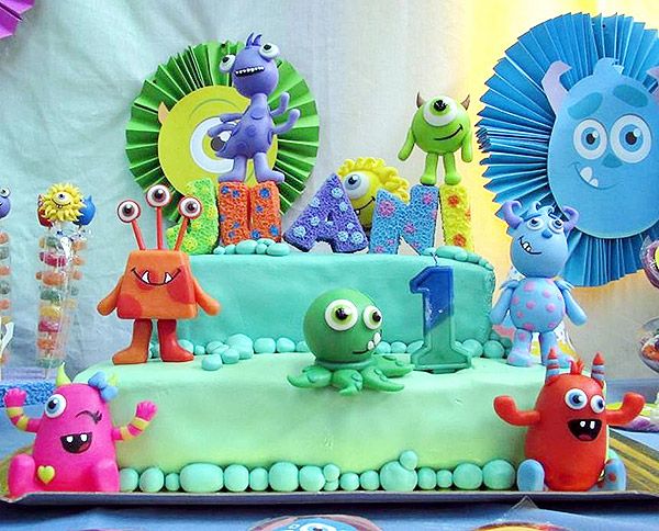 Torta temática de monstruitos para cumpleaños