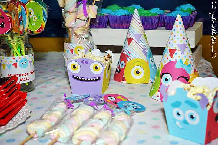Bonetes y cajitas del kit imprimible Monstruitos de Todo Bonito