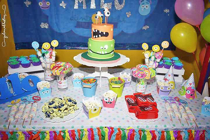 Mesa dulce decorada con diseños imprimibles de Monstruitos