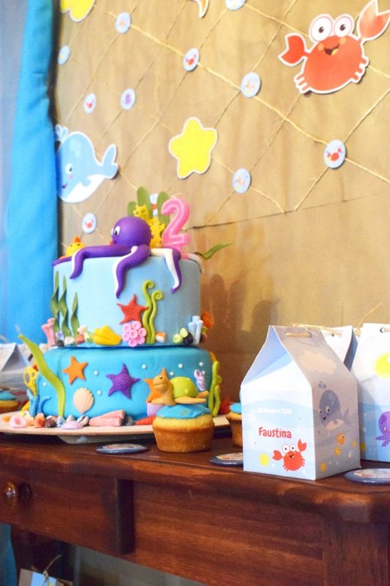 Torta y decoraciones del kit imprimible animalitos de mar de Todo Bonito