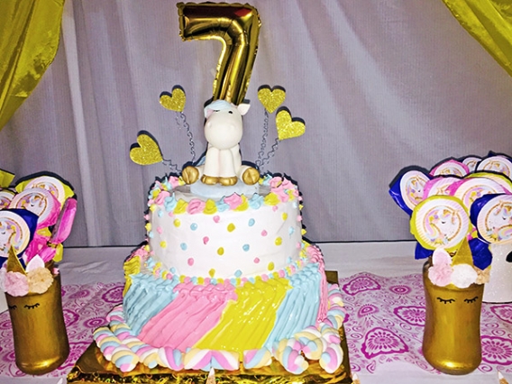 Torta y decoraciones de Unicornios de Todo Bonito