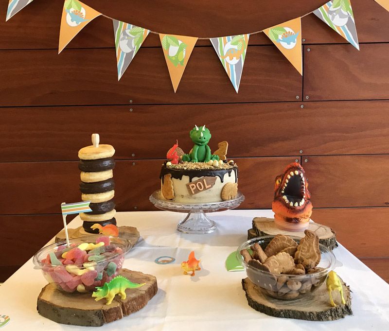 Mesa dulce de dinosaurios por Todo Bonito