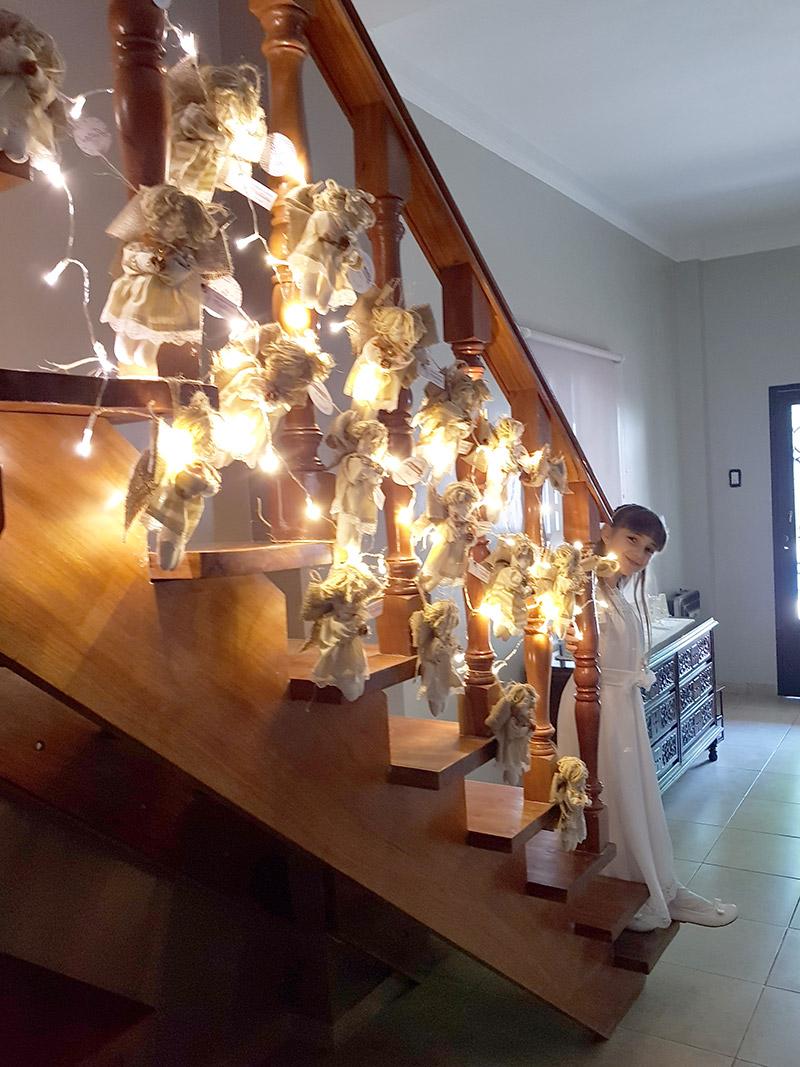 Decoraciones luminosas en escalera con estilo rustico
