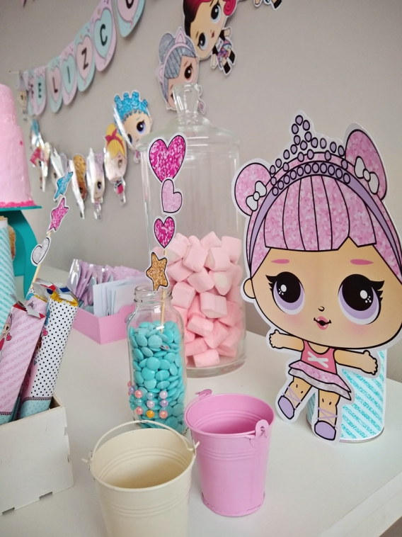 Mesa dulce LOL Surprise con imprimibles de Todo Bonito