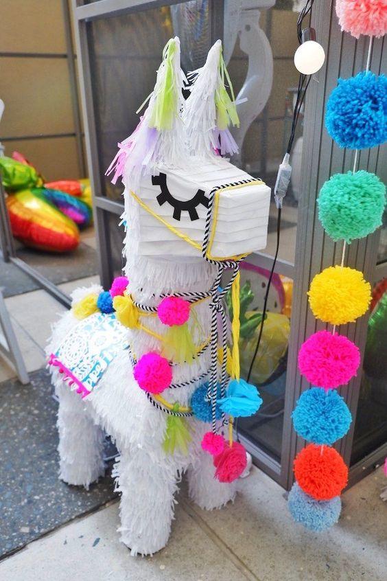 Piñatas de llamas