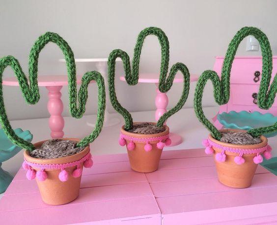 Decoración de macetas con temática de cactus 