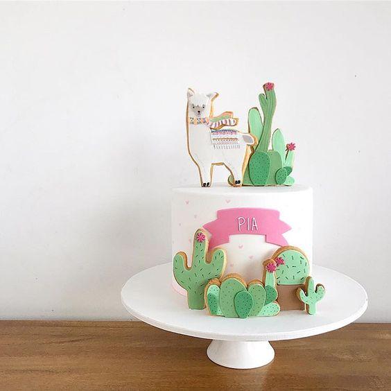 Torta personalizada con temática de llamas