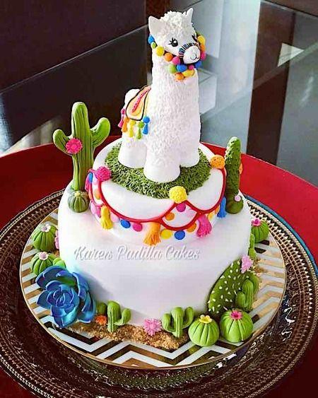 Pastel decorado con temática de llama