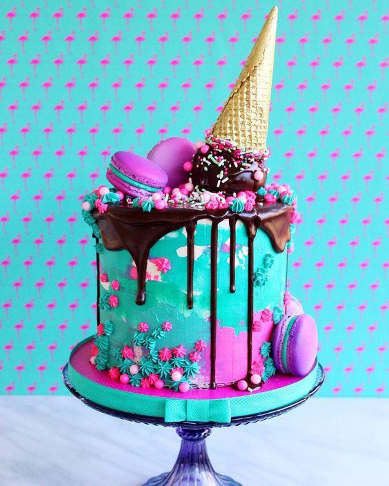 Torta en tonos verdes y rosa de temática de helados