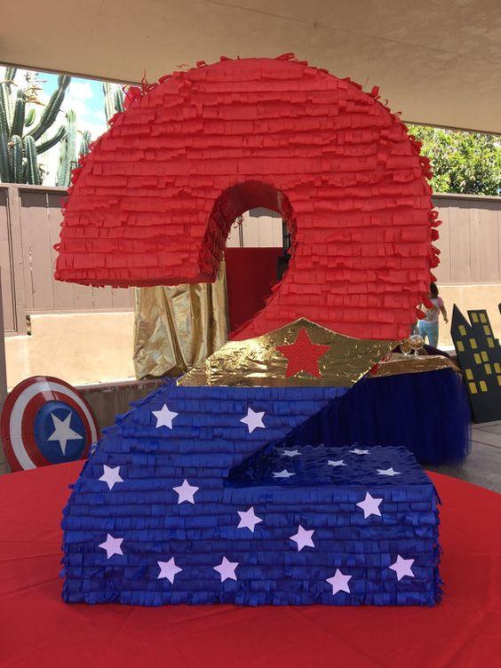 Piñata de Mujer Maravilla Piñata de Mujer Maravilla