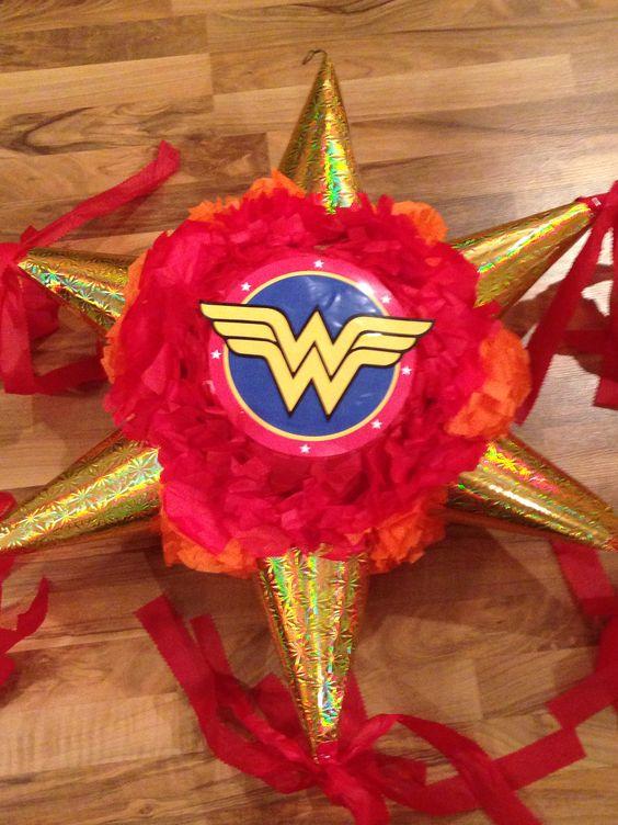 Piñata de Mujer Maravilla Piñata de Mujer Maravilla