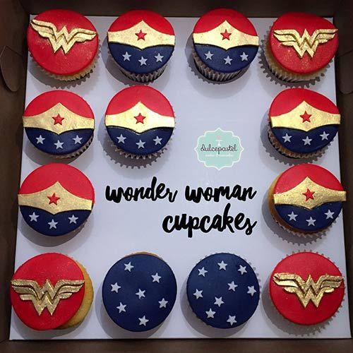 Cupcakes de Mujer Maravilla Cupcakes de Mujer Maravilla