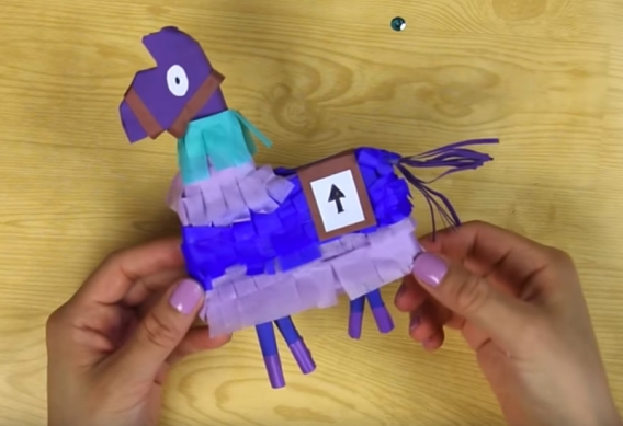 Mini piñatas de llamas