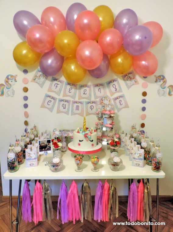 Mesa dulce decorada con imprimible Unicornios de Todo Bonito
