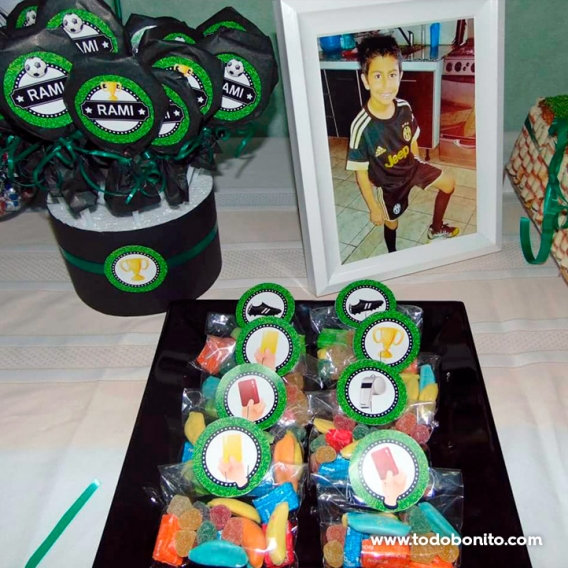 Mesa dulce decorada con kit diseño fútbol de Todo Bonito