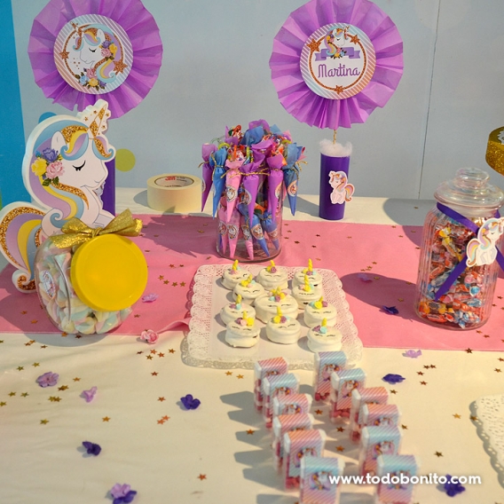 Mesa dulce decorada con imprimible Unicornios de Todo Bonito
