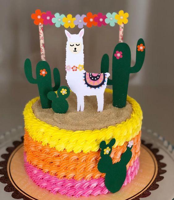Torta decorada con llama y cactus colores fuertes