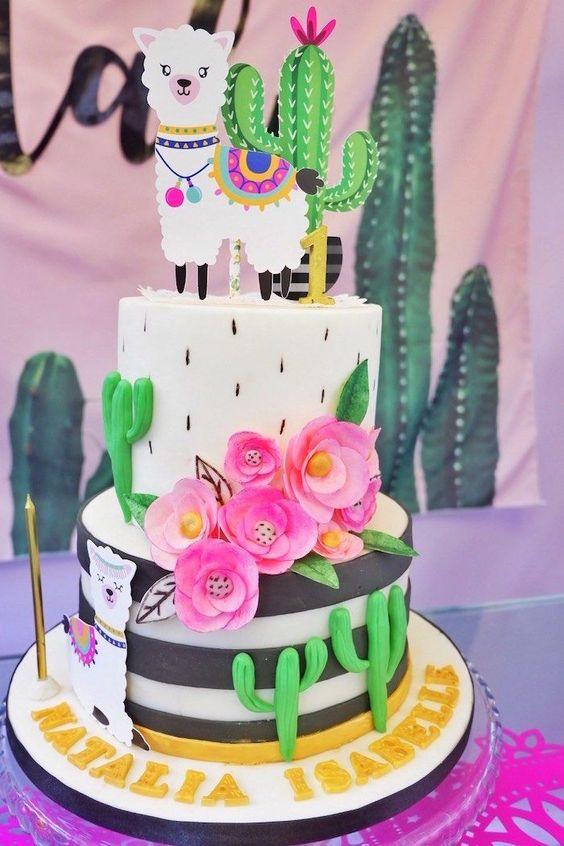 Torta de llama con cactus, rayas y flores