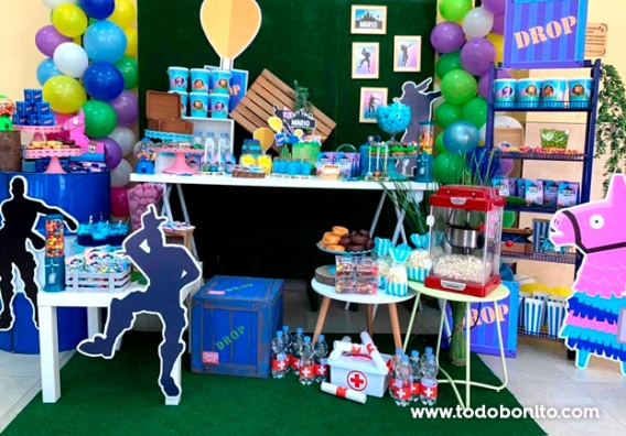 Mesa decorada de Fortnite