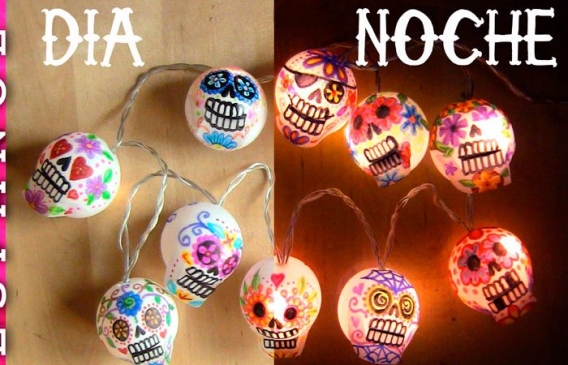 Guirnalda de luces con calaveras