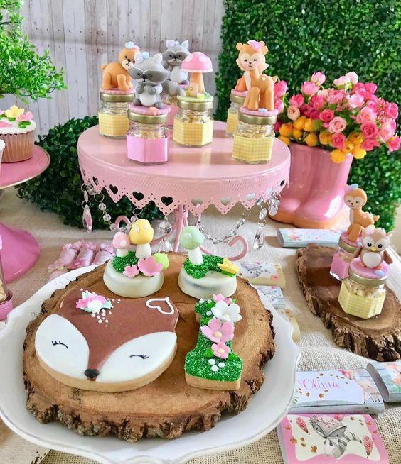 Mesa dulce de animalitos del bosque 