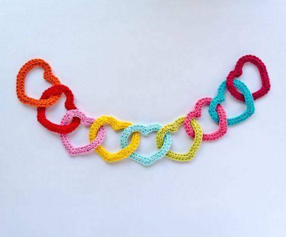 Corazones decorados con cordones 