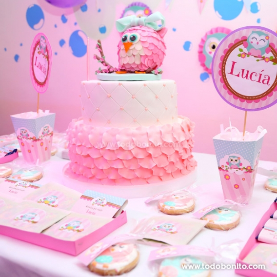 Bautismo y primer añito con buhítas en rosa