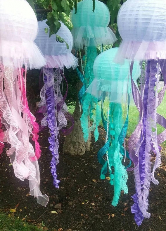 Decoración con globos para una fiesta de sirena 