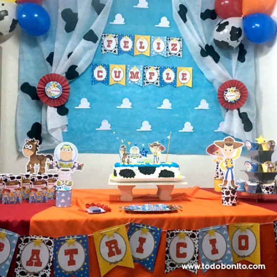 Mesa de cumpleaños de Toy Story