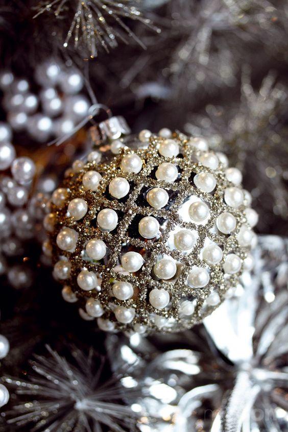 Bolas de Navidad decoradas con pasamanería de lujo