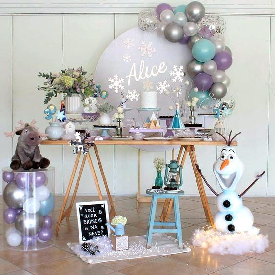 Mesa decorada fiesta de Frozen