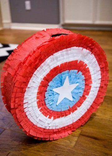 Piñata escudo de Capitán América