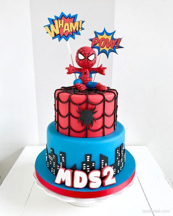 Torta decorada con el hombre araña 