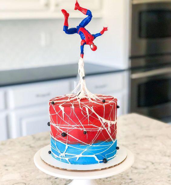 Torta del hombre araña decorada 
