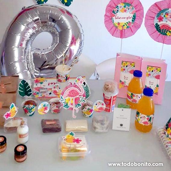 Decoraciones de cumpleaños con flamencos y ananás Decoraciones de cumpleaños con flamencos y ananás