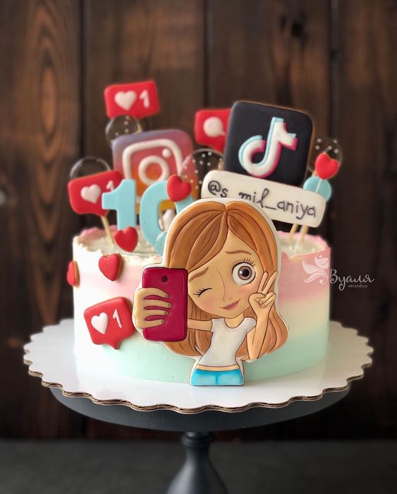 Torta decorada Tik Tok y redes sociales