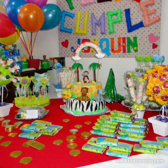 Mesa de cumpleaños de Selva