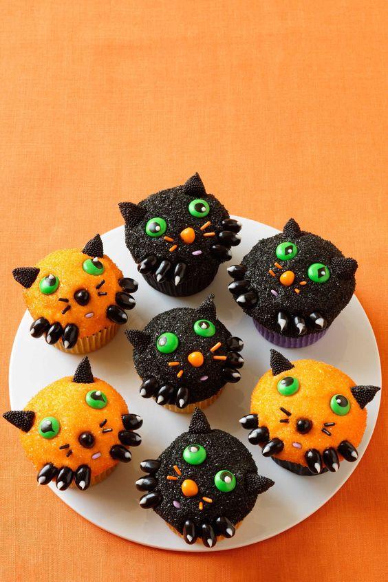 Cupcakes decorados para Halloween gatitos